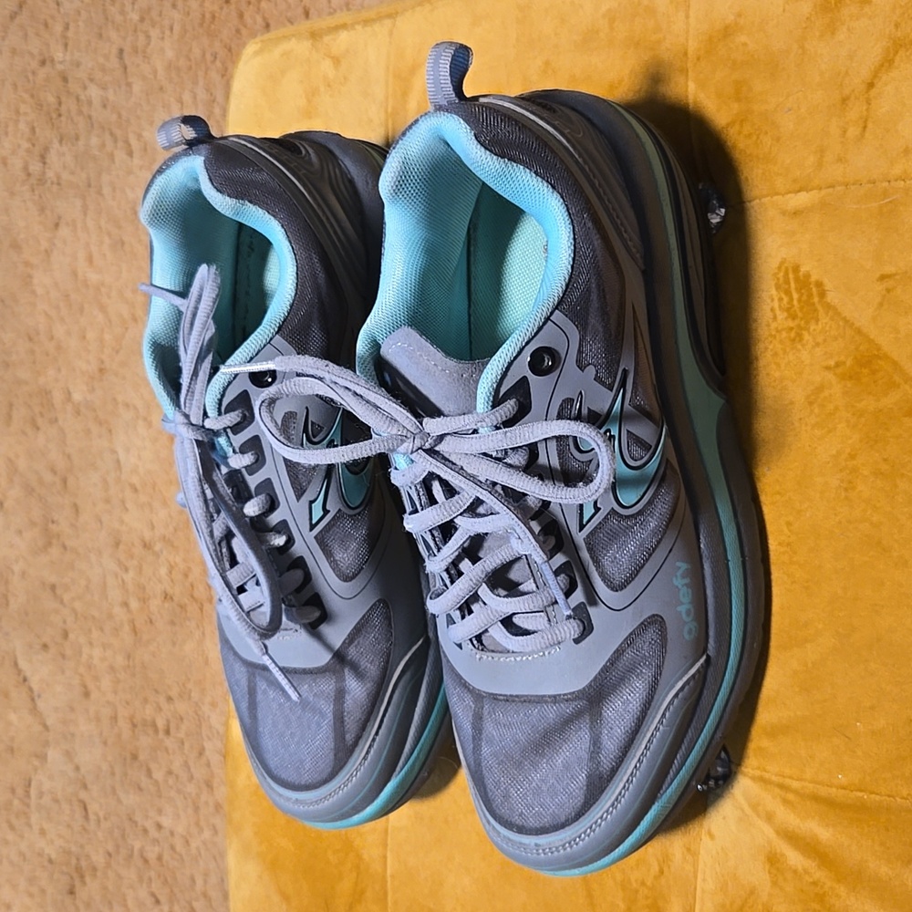 Gdefy athletic shoes